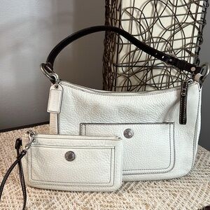 Vintage Coach Cream Pebble Leather Purse with Wristlet